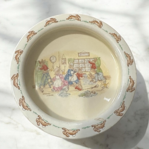 Royal Doulton Bunnykins Cleaning House Porridge Bowl, gd vintage condition - Picture 2 of 6